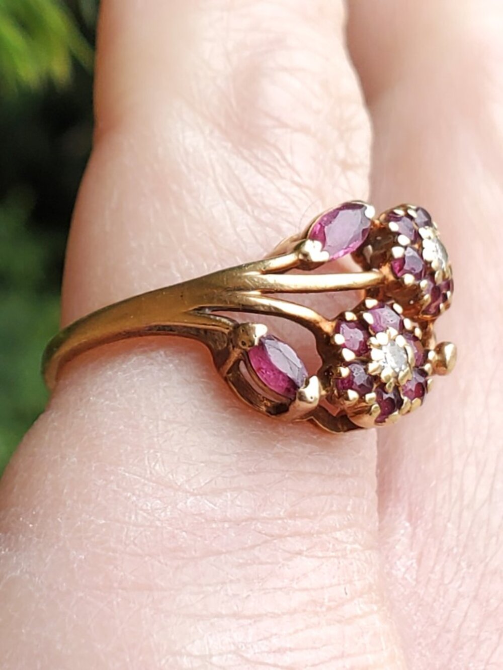 Vintage 10K Yellow Gold Diamond & Rhodolite Garnets Floral Bypass Ring Size 7 - Picture 5 of 13